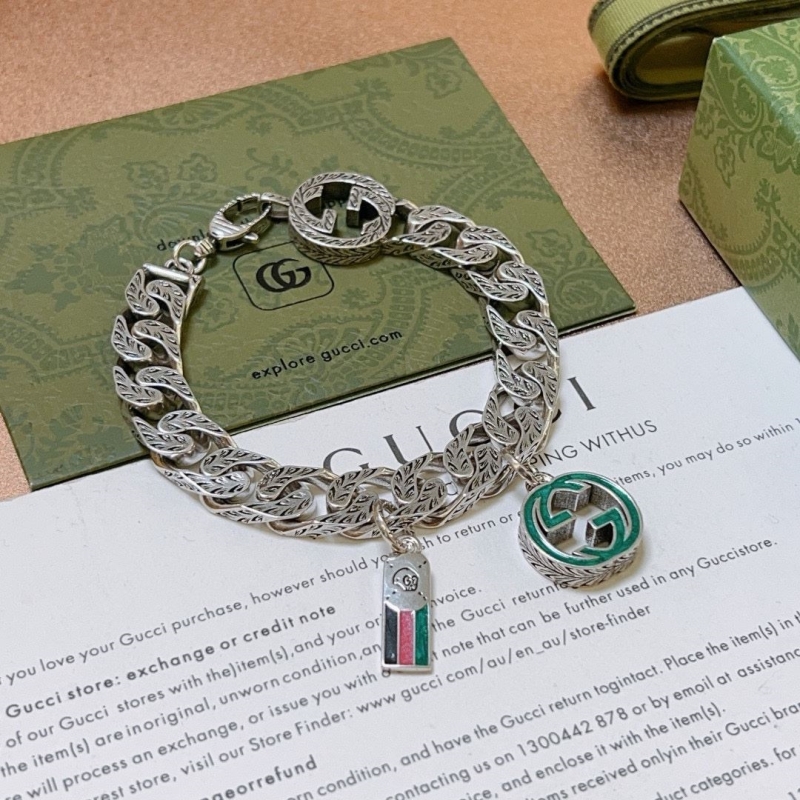 G*u*i bracelets